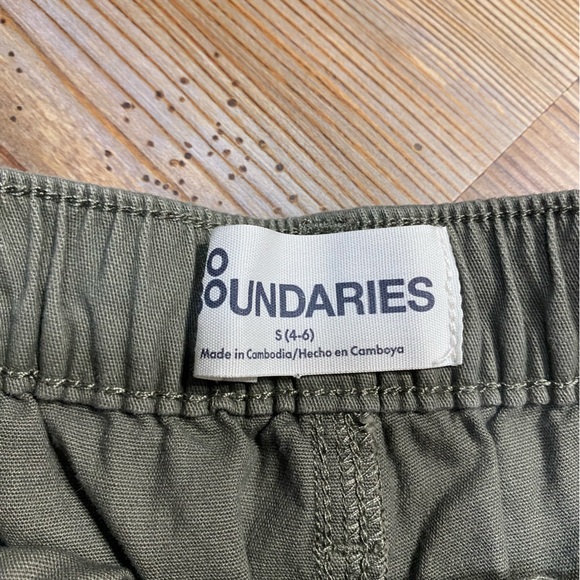 4/$16 No Boundaries Shorts - Picture 4 of 7
